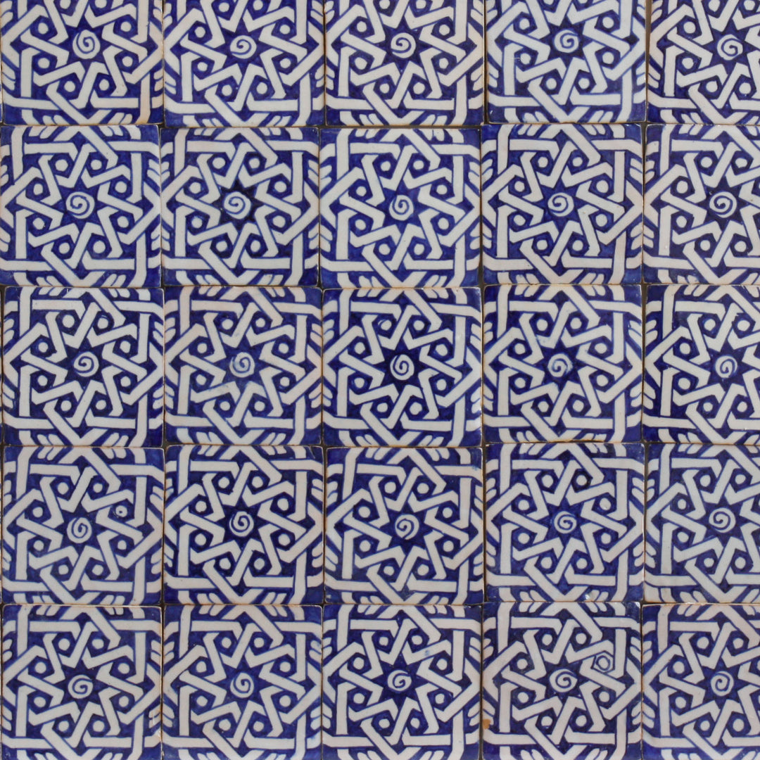 Piastrella dipinta a mano – Ornamento mediterraneo