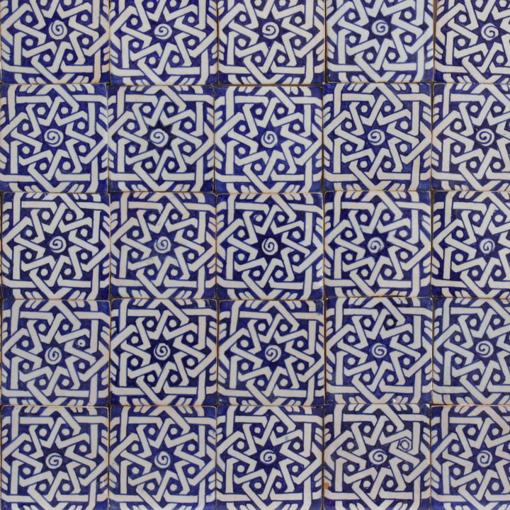 Piastrella dipinta a mano – Ornamento mediterraneo