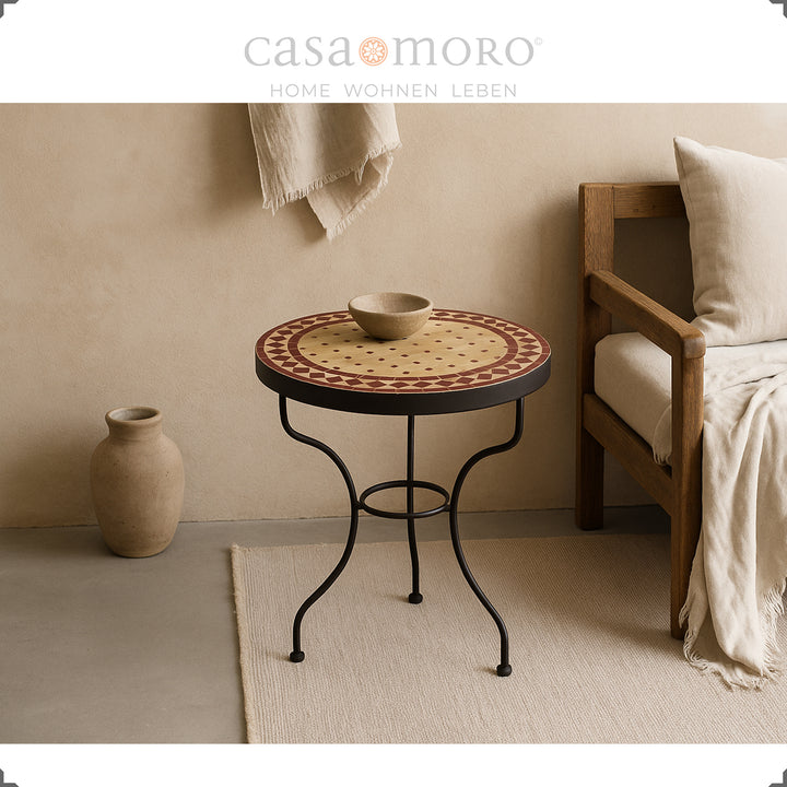 Pflegeleichter Beistelltisch mit Klarlack-versiegeltem Gestell, frostgeschützt aufstellbar