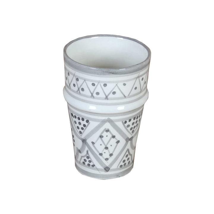 Tazza in ceramica proveniente dal Marocco, nei colori grigio e bianco