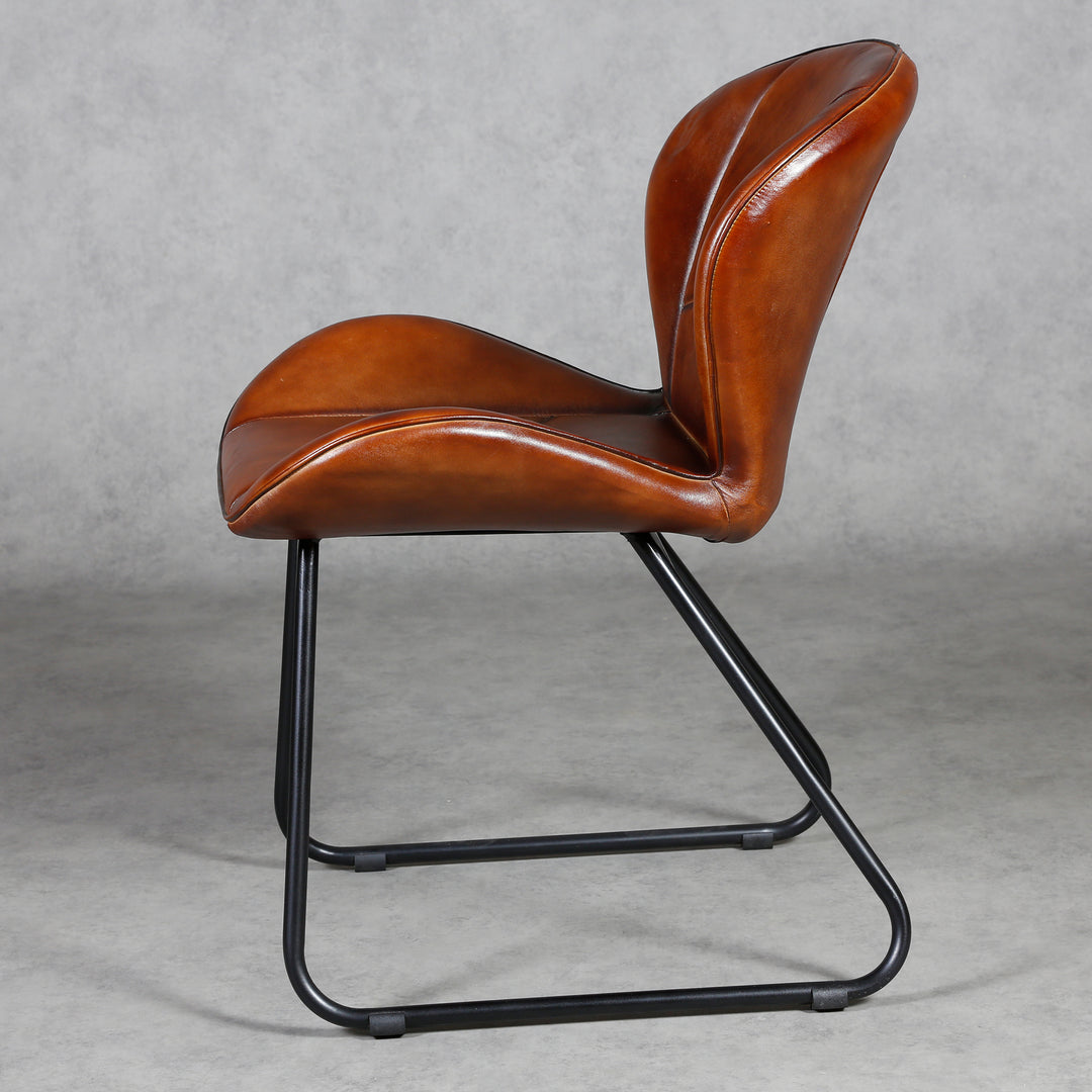 Sedia in pelle rosso-marrone