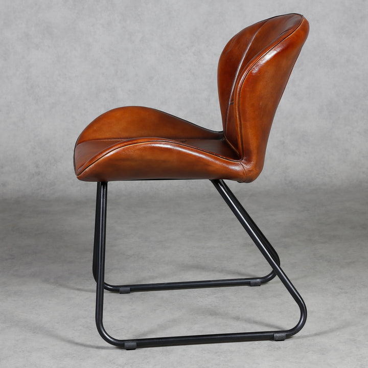 Sedia in pelle rosso-marrone