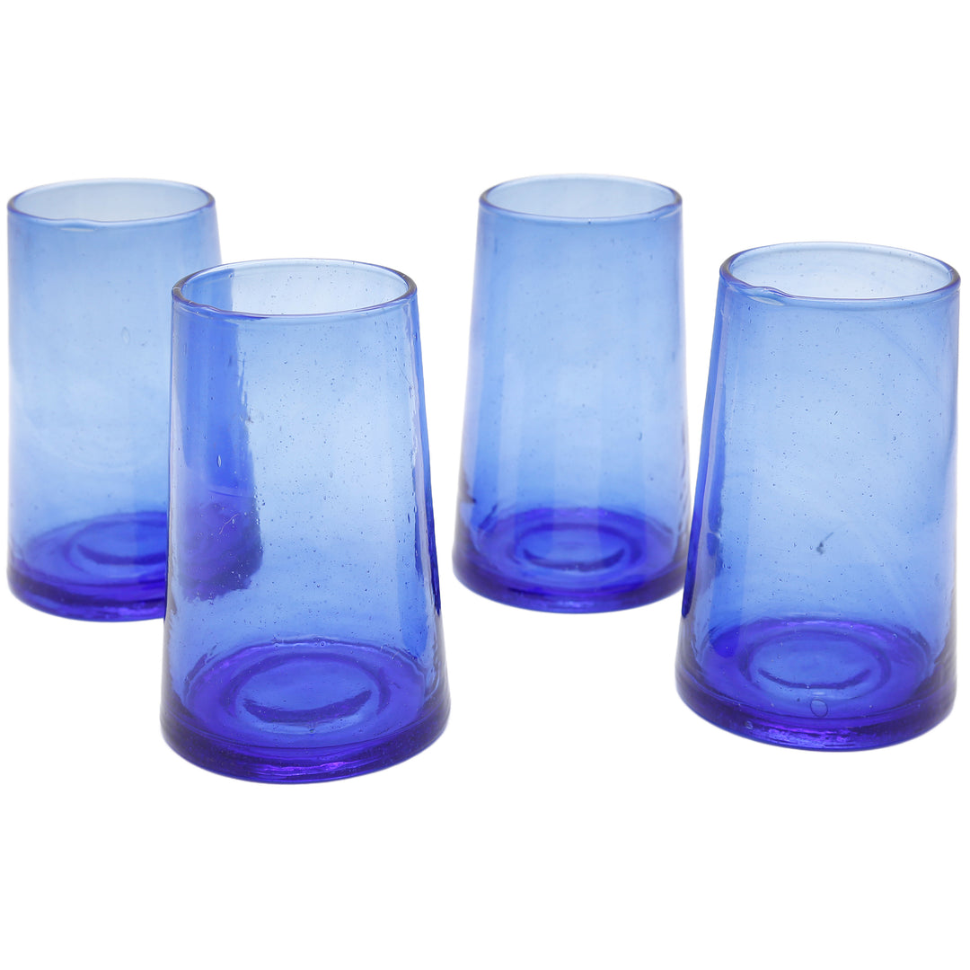 Bicchiere soffiato a mano di colore blu con struttura tipica, adatto per cocktail e cocktail