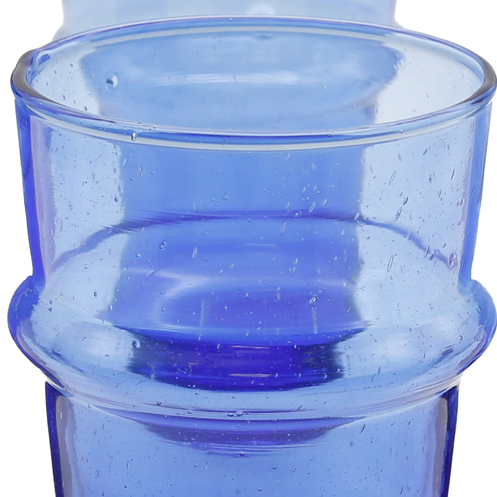 Bicchieri da cocktail blu realizzati in vetro riciclato: eleganti e fatti a mano