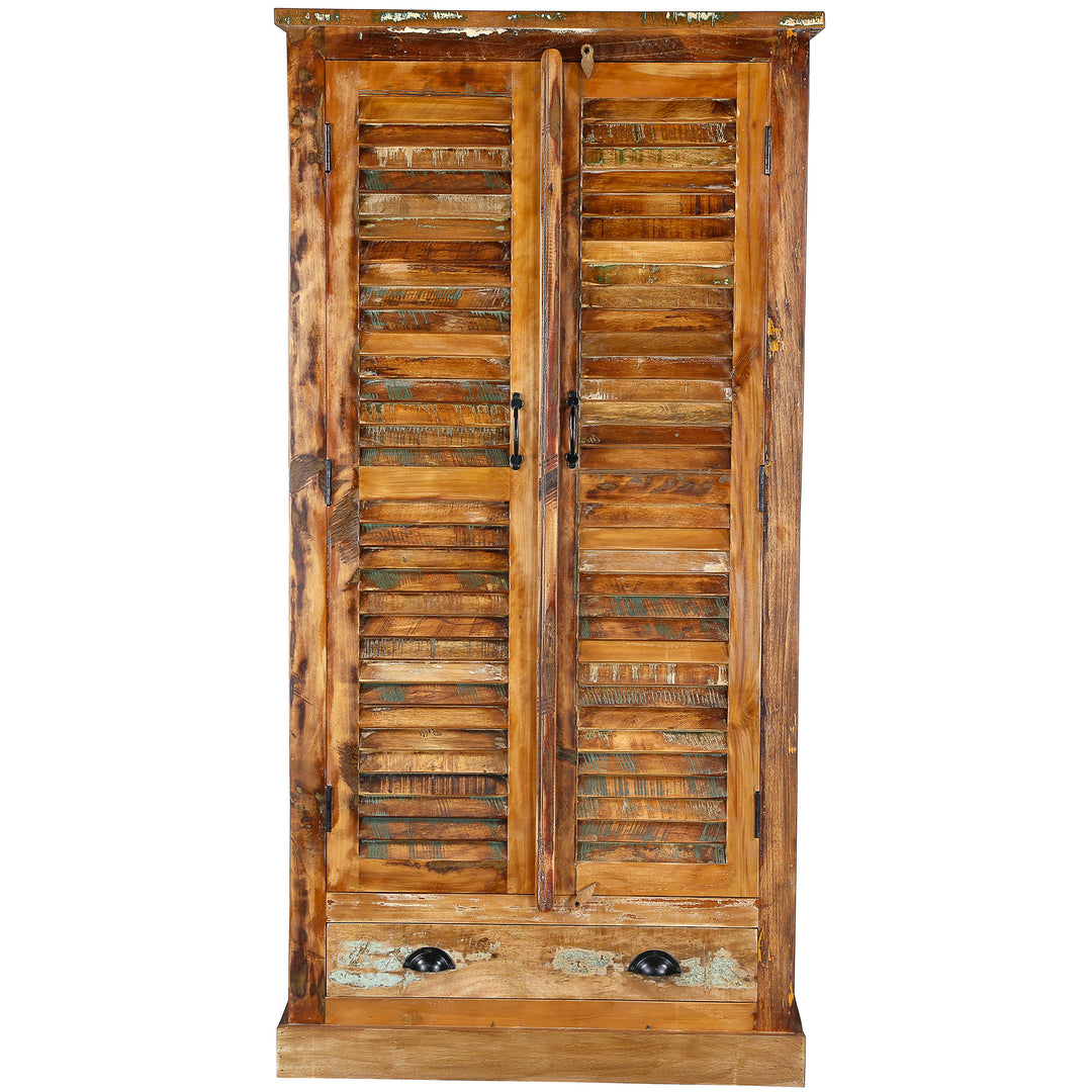 Schrank aus Holz und massivholz im Vintage-Stil, freistehend gezeigt