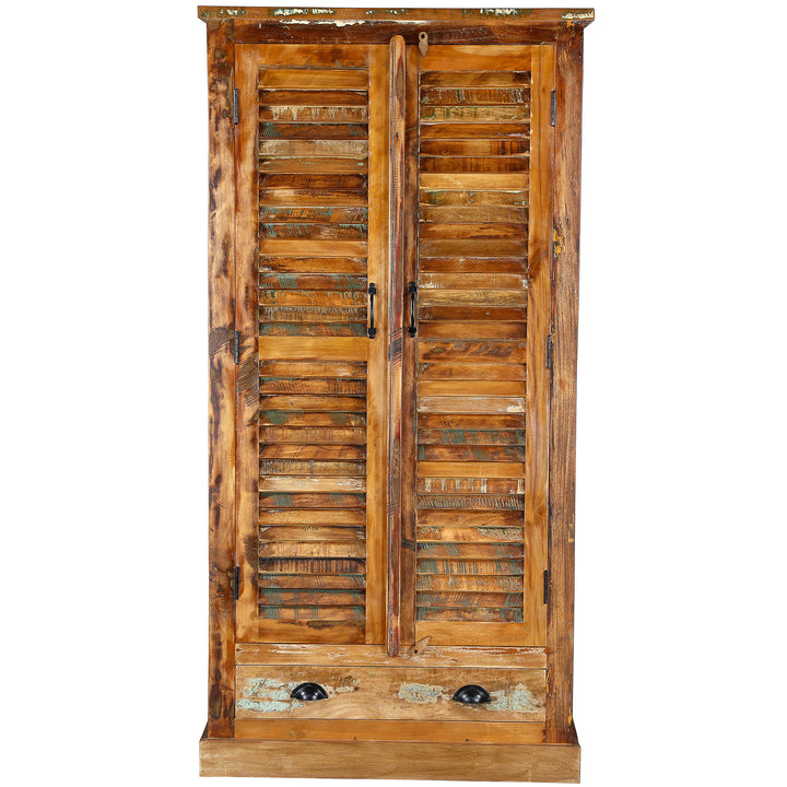 Schrank aus Holz und massivholz im Vintage-Stil, freistehend gezeigt