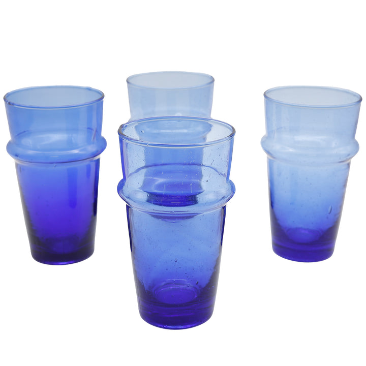 Bicchiere da latte macchiato in blu intenso, soffiato a bocca con struttura organica