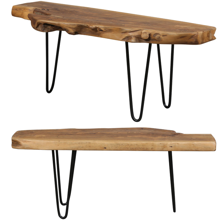 Organisch geformtes Sideboard aus Teakholz im Flur und Wohnzimmer, kombiniert mit Pflanzen und Deko