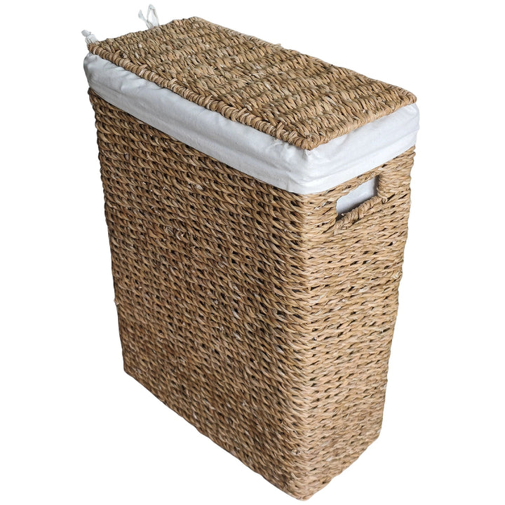 Cesto portabiancheria stretto e rettangolare con coperchio e capacità di 45 litri, con inserto in tessuto bianco e maniglia laterale.