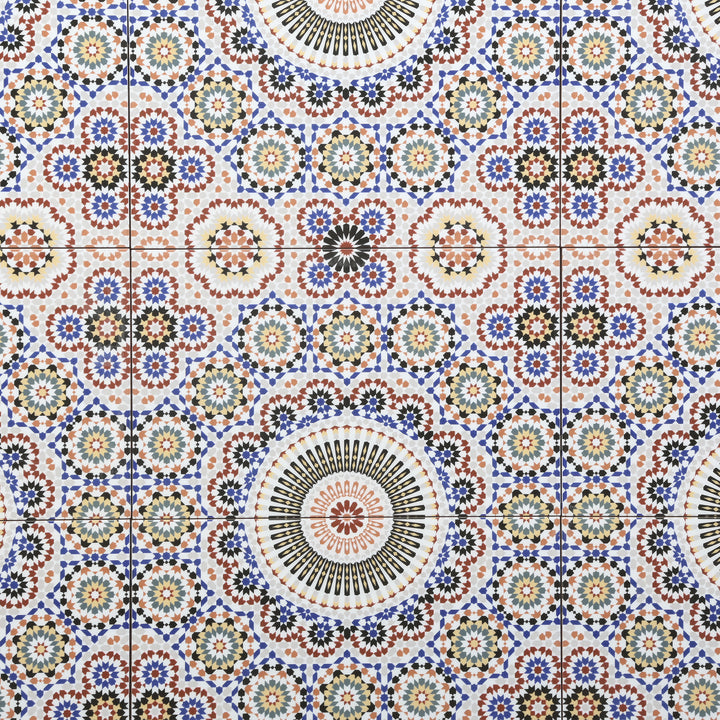 Keramik Wandfliese im orientalischen Musterdesign Mehrfarbig als detailreiche Nahaufnahme